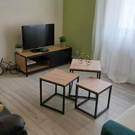 Appartement, La Route Des Grandes Alpes , 6 Couchages, Garage Pour Motards, Cyclistes, Possibilite De Supplementaires, Si De 6 Pers *